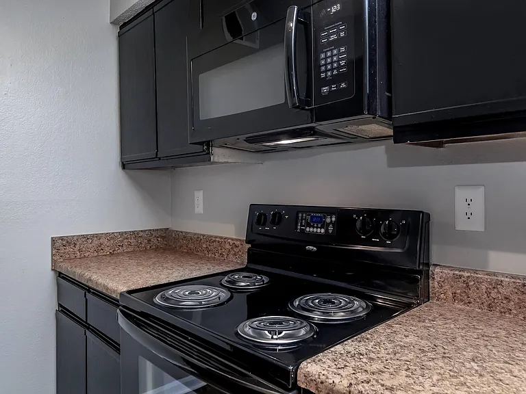 Summerlake Apartments — Photo 33