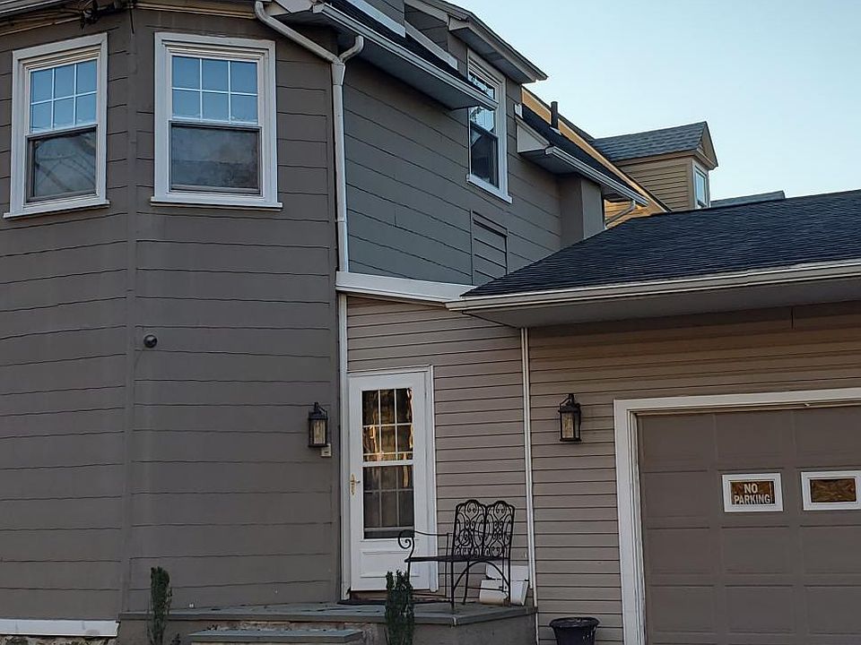 Front entrance and garage spot