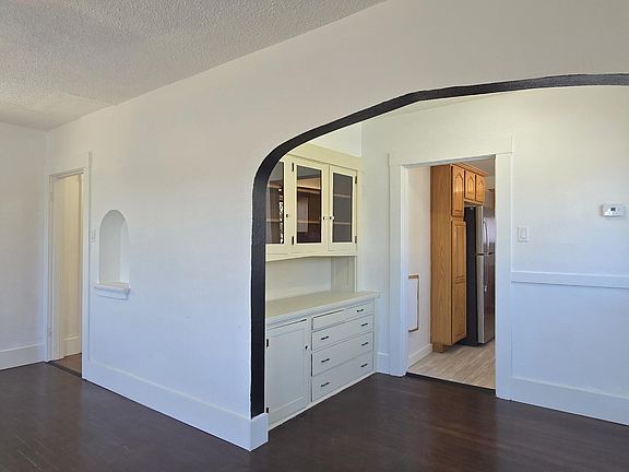 5th image of 939 N Alameda Ave
