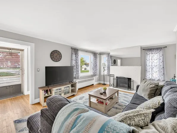 604 Woodlawn St, Fall River, MA 02720