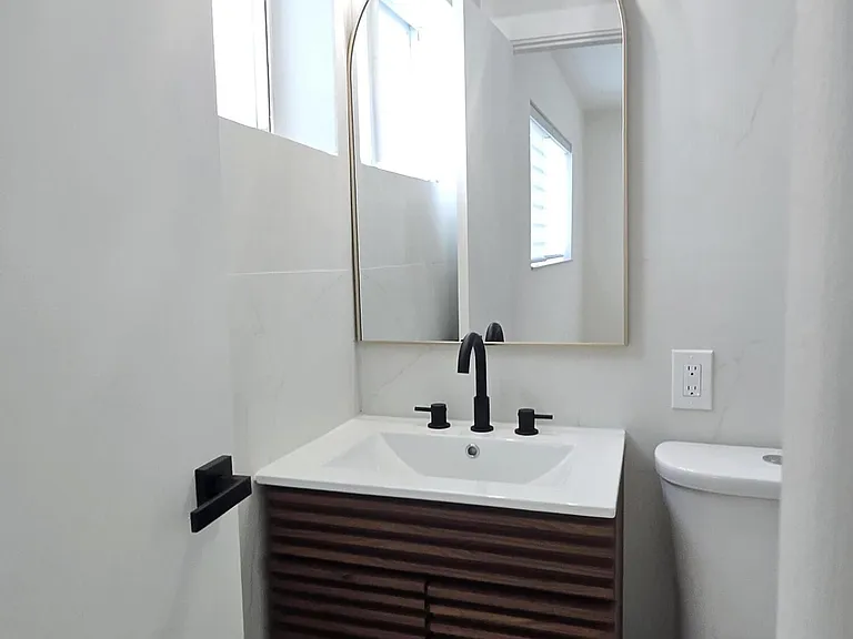 806 N 31st Ct — Photo 22
