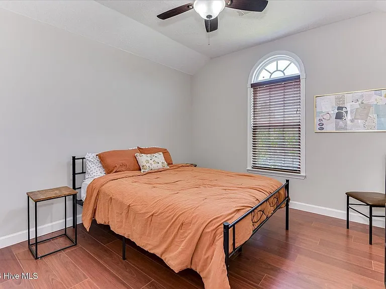 135 Summerfield Cir — Photo 17
