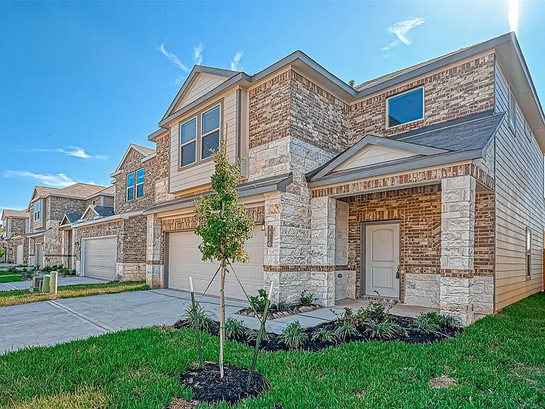 7910 Cypress Country Dr — Photo 4