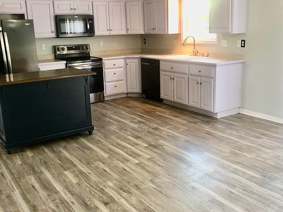 5th image of 103 Twin Cedar St