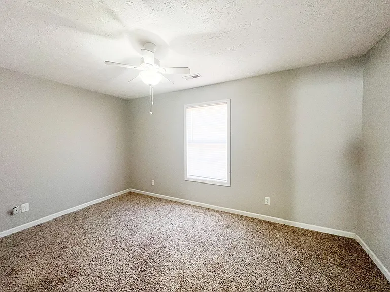 517 Patriot Park Ct #B — Photo 11