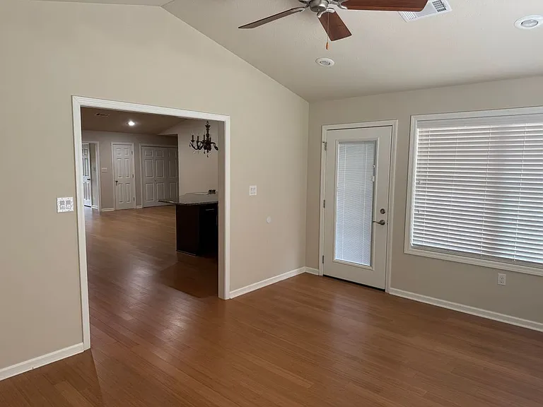 12 Enclave — Photo 11
