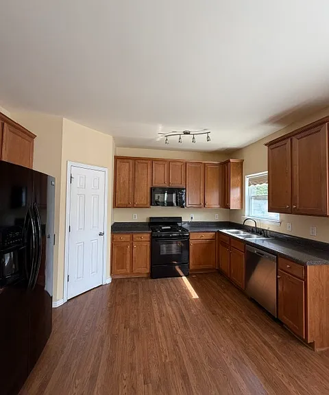 1020 Capstone Ct — Photo 11