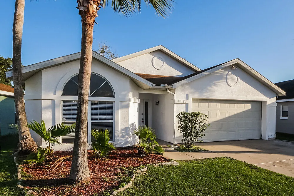 3 bed, 2.0 bath, 1633 sqft, $3,220 — Photo 3