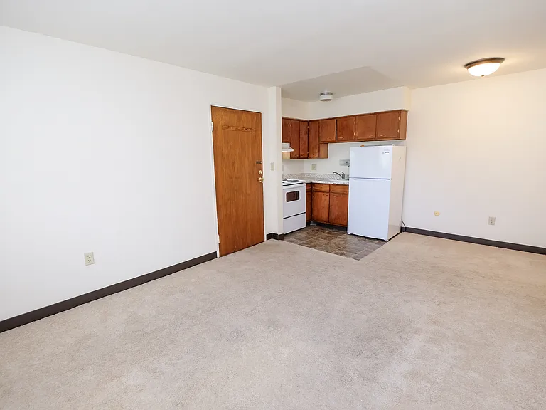 Colonial Court — Photo 15