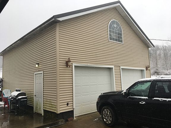 Garage with studio apartment