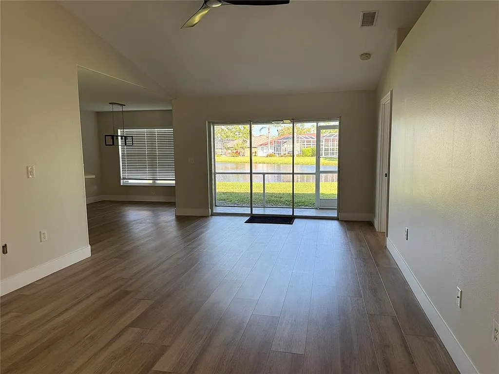 3 bed, 2.0 bath, 1397 sqft, $2,500 — Photo 4