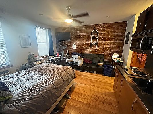 3rd image of 138 E 31st St APT 42