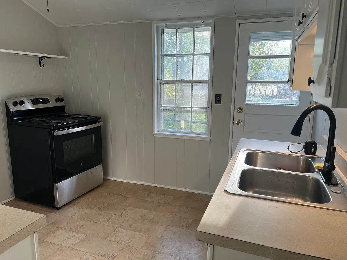 Building Photo - 36 Perrin St #1