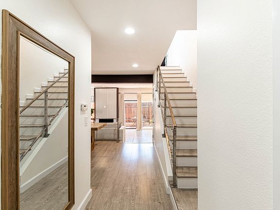 5th image of 12752 Moorpark St Unit 3