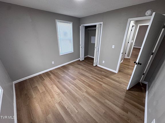 4th image of 230 Hamilton Rd