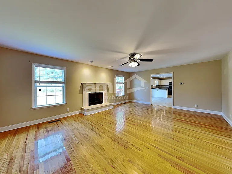 1068 Blairfield Dr — Photo 8