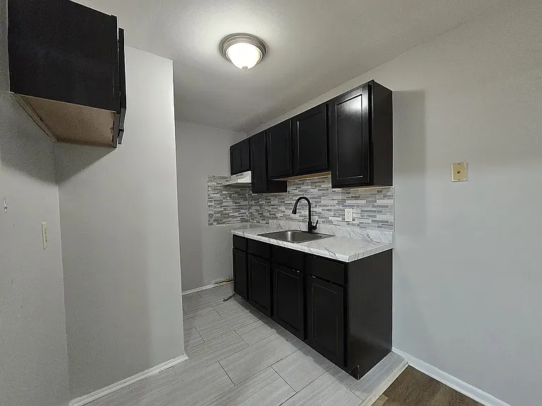386 Stuyvesant Ave #24-A — Photo 4