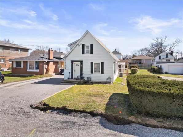 18 Patricia Ave, Welland, ON L3C 1E8