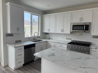 1135 W 3rd St, San Pedro, CA 90731