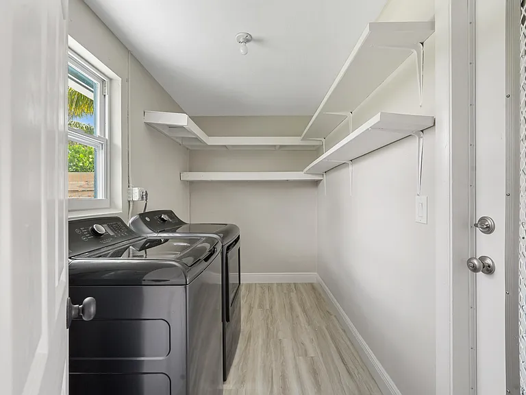 204 Circle E — Photo 18