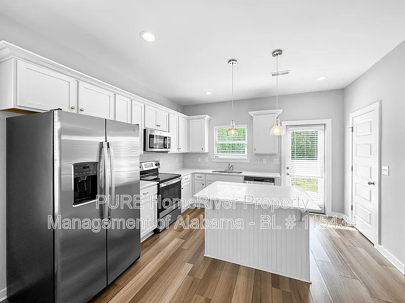 5 bed, 3.0 bath, 2514 sqft, $1,945 — Photo 4