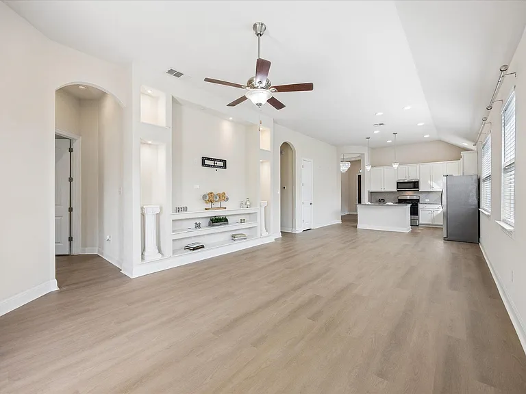 232 Natchez Dr — Photo 17