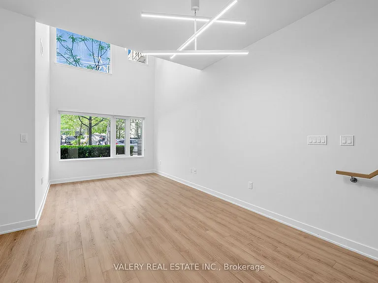 39 Niagara St #125 — Photo 6