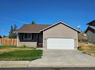 592 SW Cedar Hill Ln, Madras, OR 97741