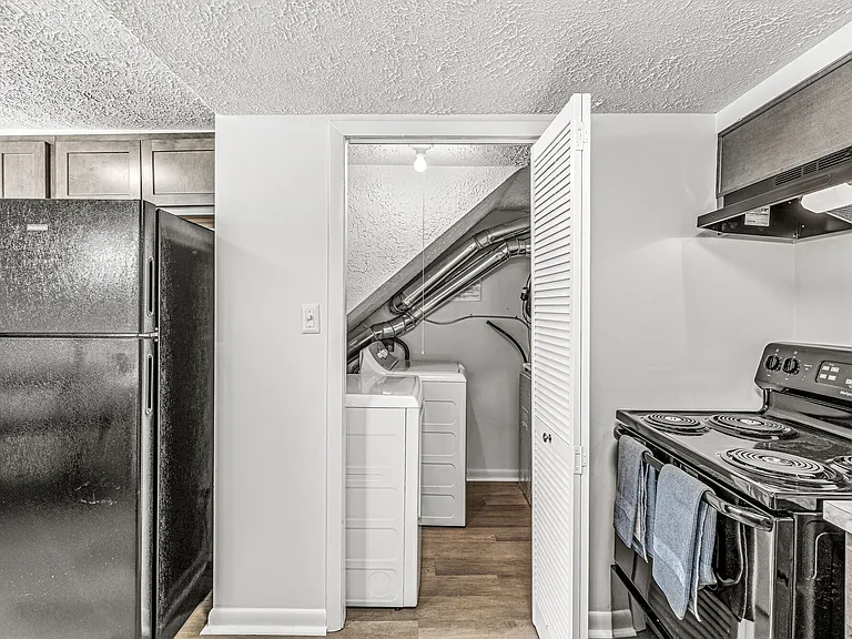 The Row Apartments — Photo 19