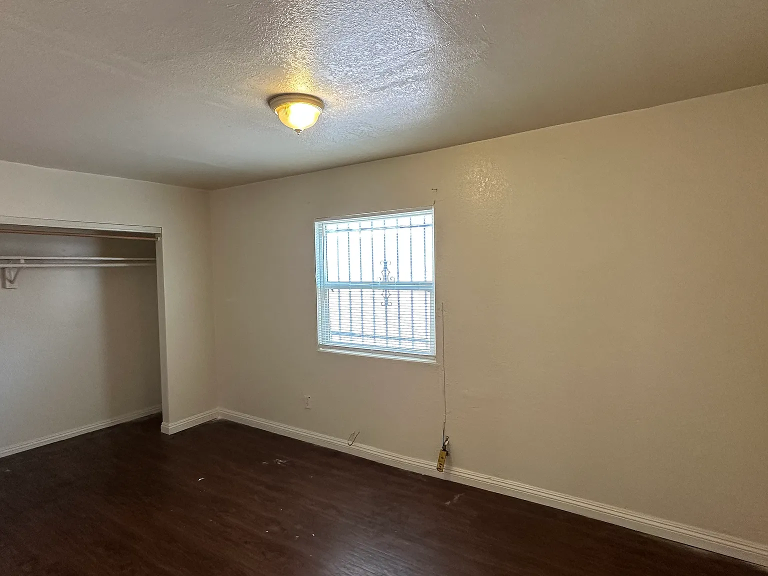 3 bed, 700 sqft, $2,190 — Photo 2