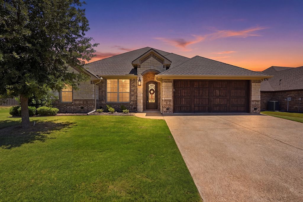 1010 Anna Cir - Property Image