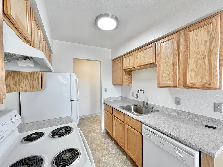 Arden Oaks Apartments — Photo 22
