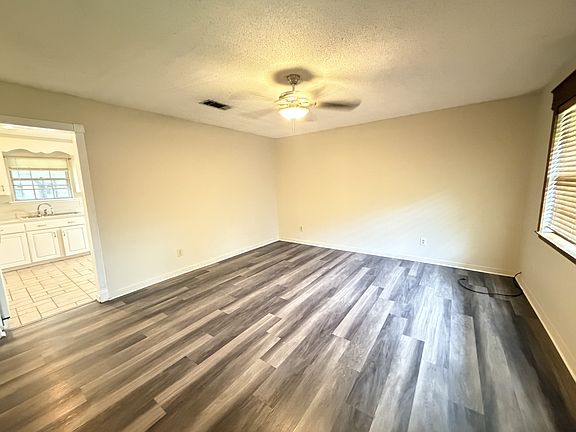 2nd image of 4432 Pine Villa Cir