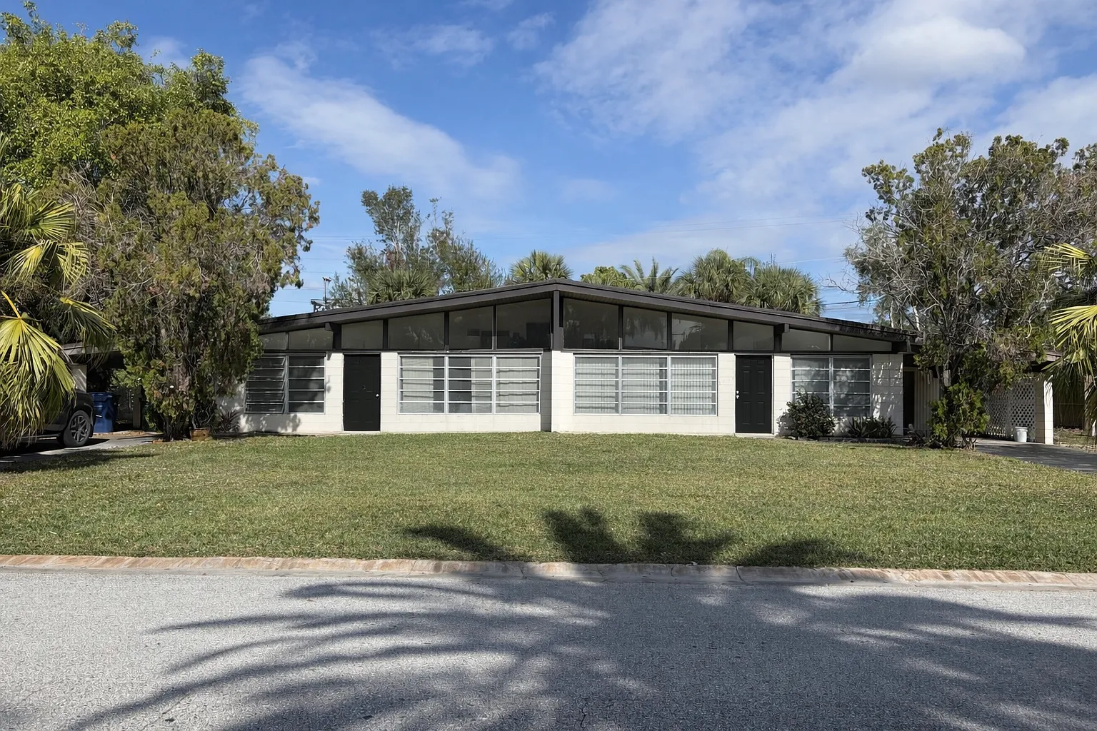 2845 Bentley St — Photo 1