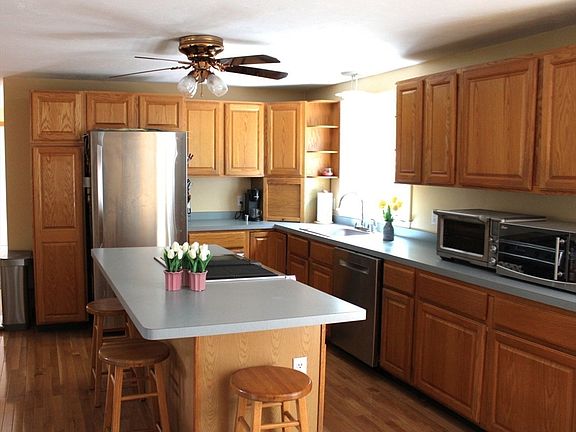 5th image of 27 Gretchen Way