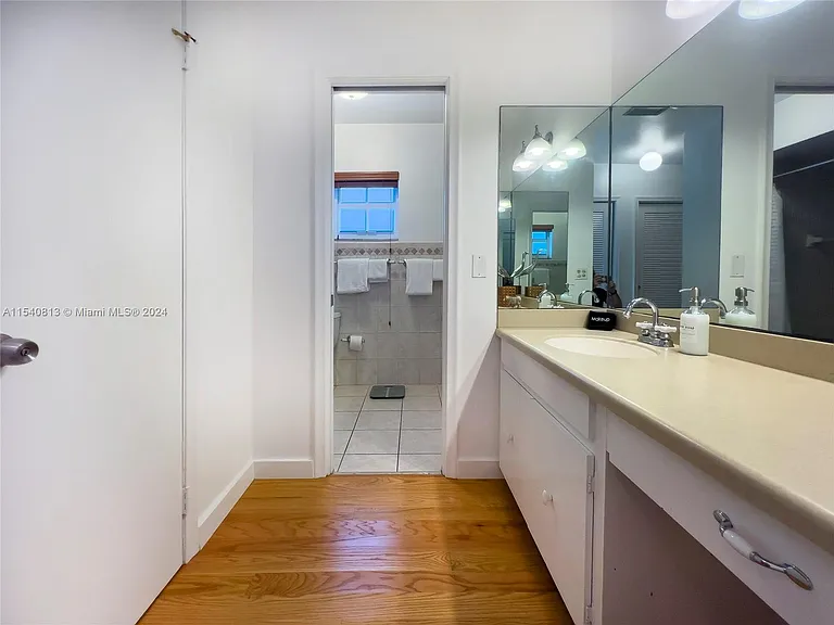 10130 SW 70th Ave — Photo 45
