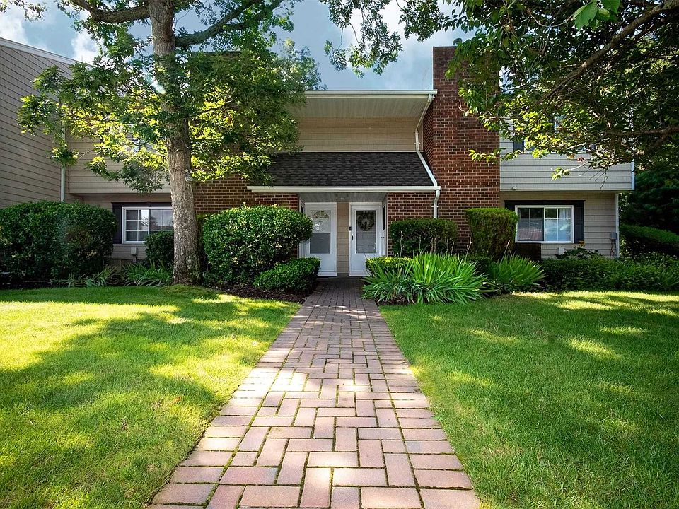 1st image of 265 Lake Pointe Cir