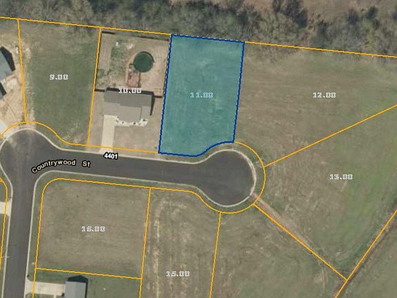 4th image of 4403 Country Wood Dr