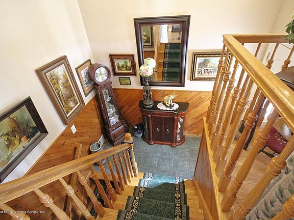 4th image of 283 Holdridge Ave