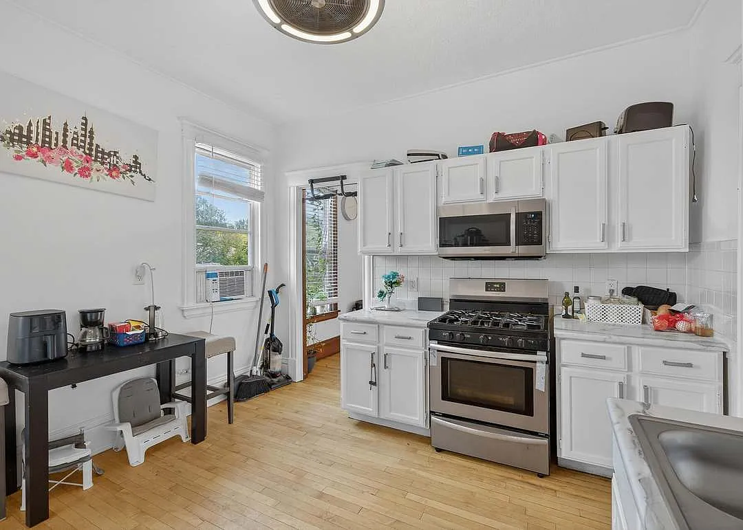 3 bed, 1050 sqft, $1,500 — Photo 2