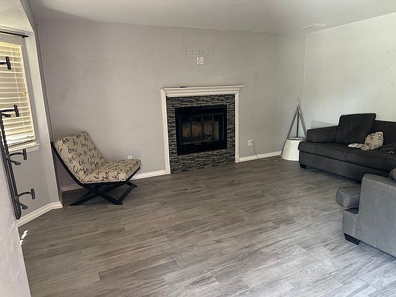 3rd image of 5415 Lupine Ave