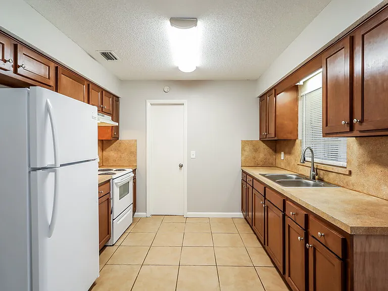 5664 Hillman Dr — Photo 8