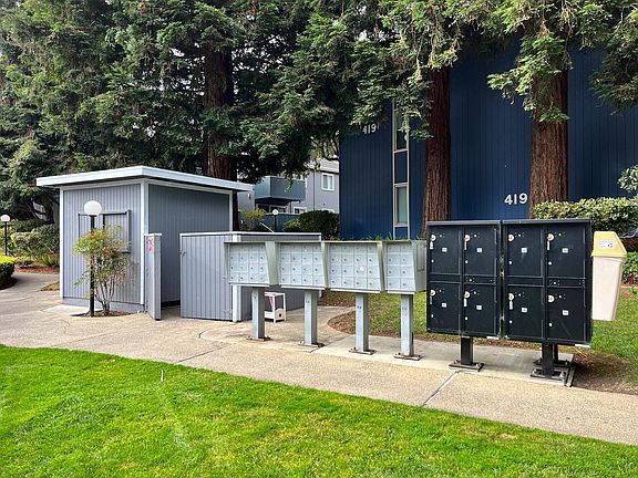 Mailbox and trash area closeby