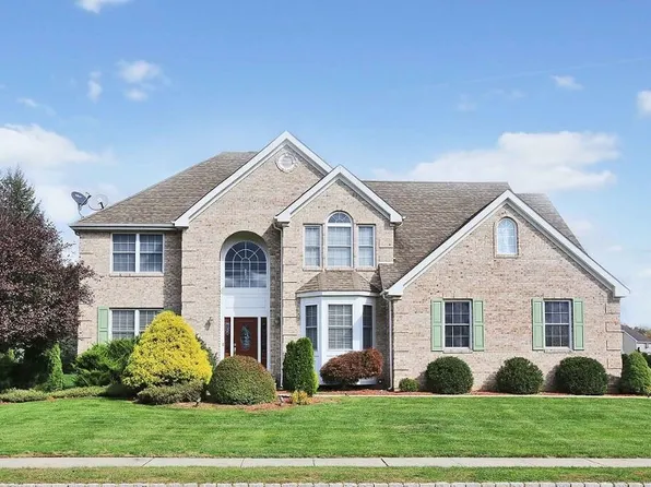 205 Curtis Ct, Stewartsville, NJ 08886