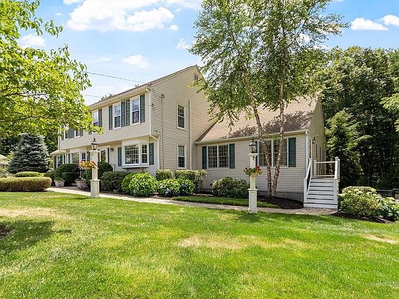 3rd image of 60 Wescott Cir