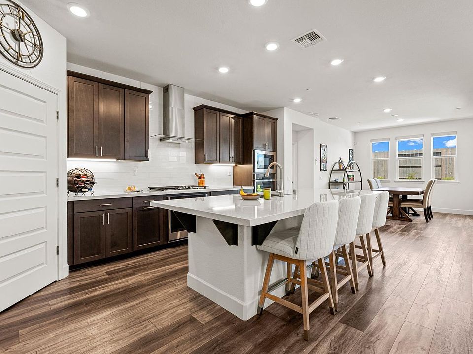 1st image of 4580 Royal Lily Ave