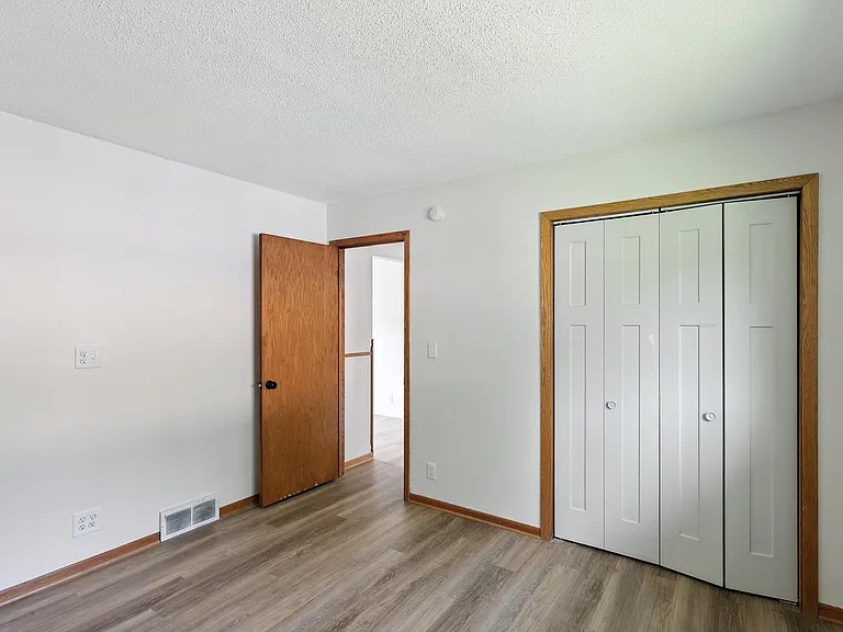 400 5th Ave — Photo 15