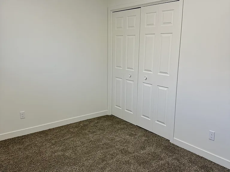 1349 E 3090 N — Photo 11