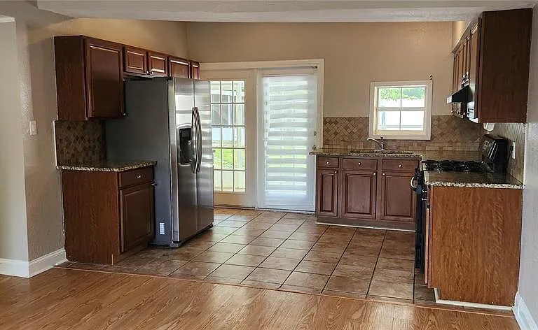 1103 Southside Dr — Photo 3