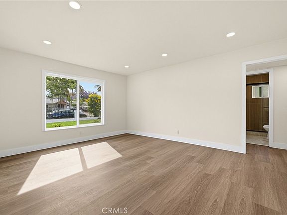 5th image of 1326 S Marine St